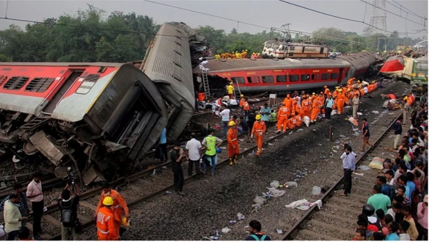  فاجعه ریلی بزرگ در هند؛ 300کشته و 850 زخمی در تصادف دو قطار