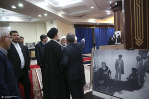 بازدید سید حسن خمینی از نمایشگاع عکس امام امت