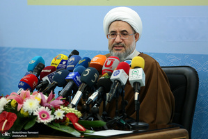 نشست خبری  آیت الله محسن اراکی دبیر کل مجمع جهانی تقریب