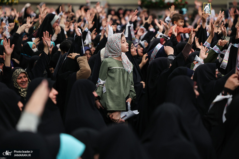 دیدار هزاران نفر از زنان و دختران با رهبر معظم انقلاب