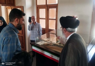 بازدید گردشگران نوروزی از بیت و زادگاه حضرت امام (س) در شب عید سعید فطر + تصاویر