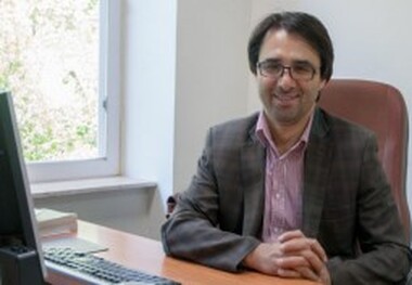 تحت تاثیر مد روز دنبال ارجاع دادن به متفکران خارج از کشوریم