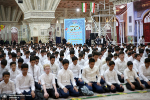 جشن عبادت دانش آموزان منطقه 19 شهر تهران در حرم امام خمینی(س)