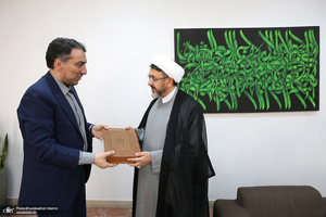 بازدید رئیس موسسه تنظیم و نشر آثار امام خمینی(س) از شرکت چاپ و نشر بانک ملی