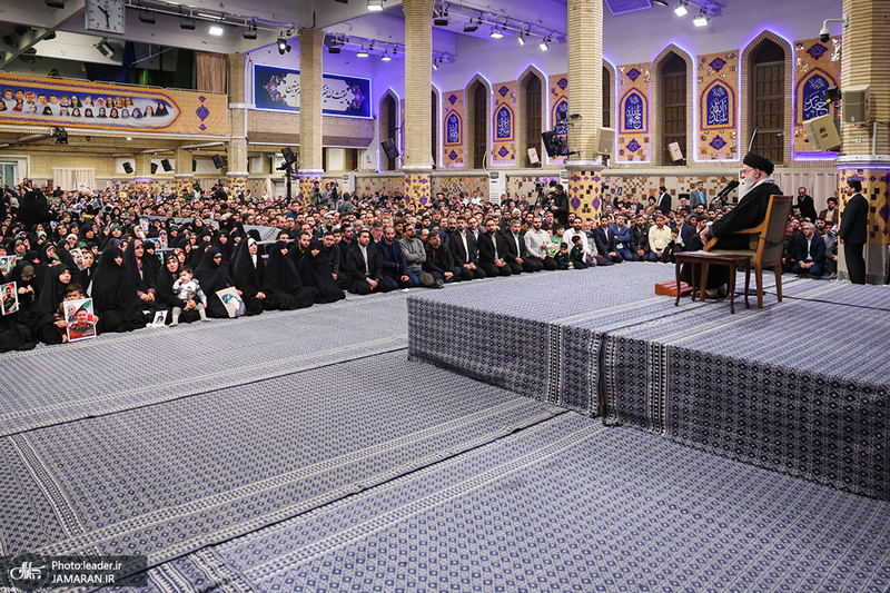 دیدار خانواده شهدای اقتدار با رهبر انقلاب در روز میلاد امیرالمومنین (ع)