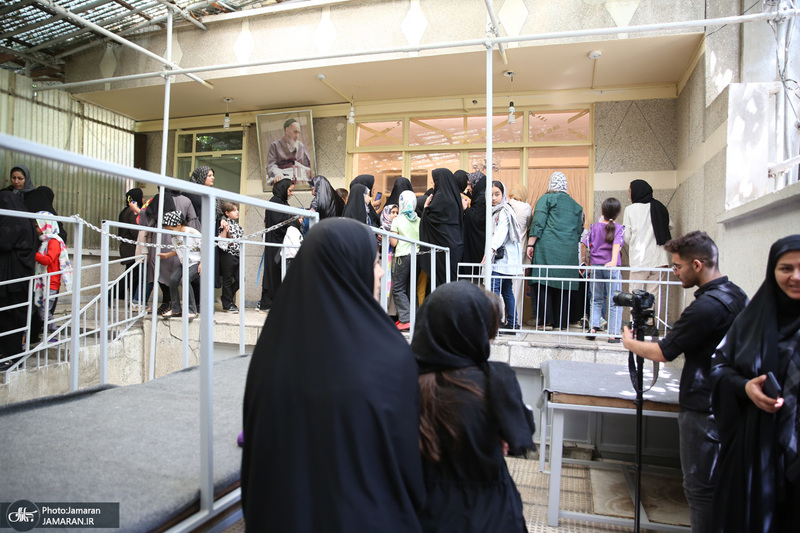 بازدید اقشار مختلف مردم از بیت امام خمینی (س) در جماران