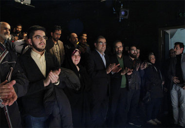 حضور وزیر بهداشت در سالن قشقایی برای تماشای نمایش «شلتر» + عکس
