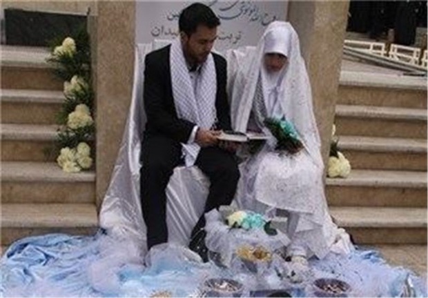 آیین نمادین ازدواج 10 زوج جوان در اماکن عمومی کرج برگزار شد