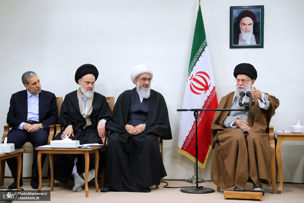 رهبر معظم انقلاب: تنها راه نجات، ادامه دادنِ راه شهیدان است