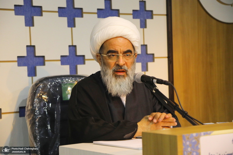 مراسم روز معلم و تجلیل از اساتید حوزوی در مجتمع آموزشی پژوهشی ائمه اطهار (ع)‎