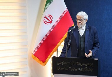 عارف: مزیت کشور منابع زیرزمینی نیست بلکه نیروی انسانی است/ با ظرفیت جوانان دانشمند ایرانی در فناوری‌های پیشرفته در جهان مدعی شدیم/ باید در زمره ۱۰ کشور اول در زمینه هوش مصنوعی باشیم/ اگر از دنیا در زمینه هوش مصنوعی عقب بمانیم، آسیب‌های جدی خواهیم خورد