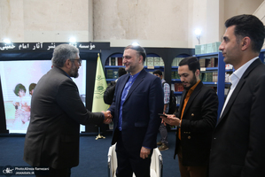 غرفه موسسه تنظیم و نشر آثار امام خمینی (ره) در سی و ششمین نمایشگاه کتاب تهران-4