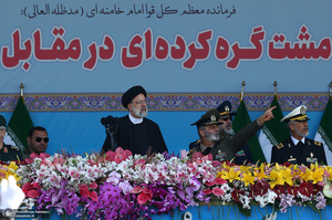 مراسم رژه روز ارتش در جوار حرم مطهر امام خمینی (س) -1