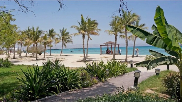 راهنمای سفر خانوادگی به کیش؛ انتخاب تور، هتل و تفریحات