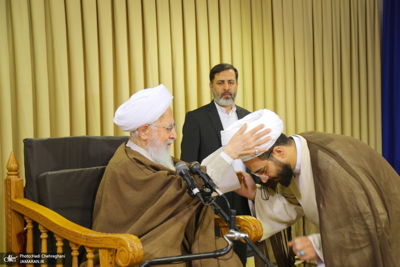 عمامه گذاری طلاب توسط مراجع اعظام تقلید در روز میلاد امام علی (ع)‎
