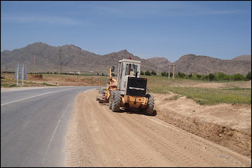 رفع تصرف 25 کیلومتر از حریم راه های روستایی شهرستان سلسله