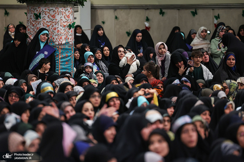 دیدار هزاران نفر از زنان و دختران با رهبر معظم انقلاب