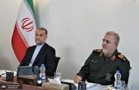 نشست هم‌اندیشی وزیر خارجه با فرمانده نیروی زمینی سپاه در موضوع امنیت شمال غرب و جنوب شرق کشور (2)