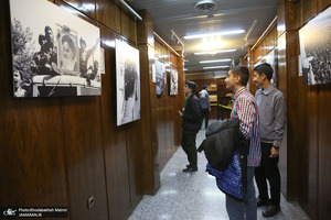 بازدید جمعی از دانش آموزان دبیرستان علوم و معارف خراسان رضئی از بیت امام خمینی (س) در جماران