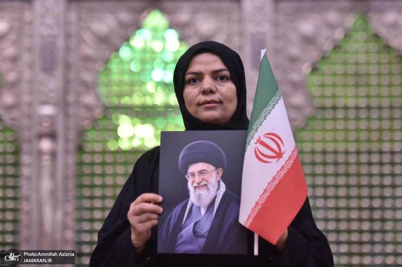 اجرای سرود دانش آموزی در حرم مطهر امام خمینی