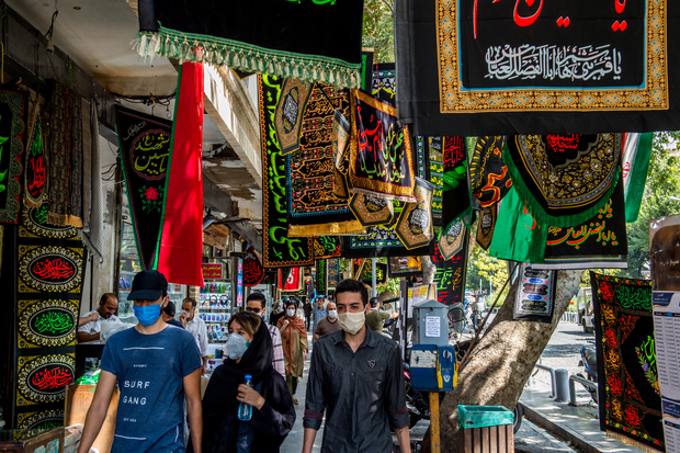 گشتی در راسته فروشندگان لوازم عزاداری محرم در خیابان ناصرخسرو
