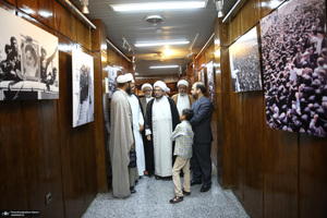 بازدید جمعی از علما کشور عراق از بیت امام خمینی (س)