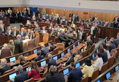 چرا دو عضو پارلمان رژیم اسرائیل در جریان سخنرانی ترامپ اخراج شدند؟