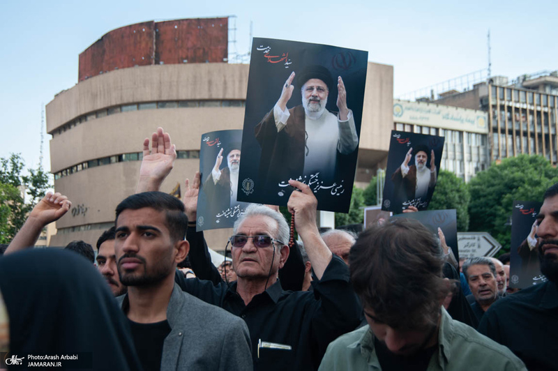 تجمع مردمی در سوگ شهادت رئیس جمهوری و هیات همراه در میدان ولیعصر (عج)