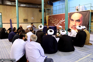 بازدید جمعی از مدیران فرهنگی شهر تهران از حسینیه جماران