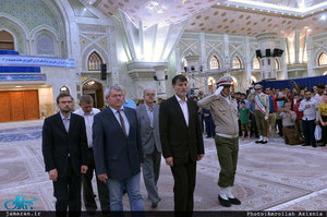 ادای احترام نایب رئیس مجلس جمهوری چک نسبت به مقام شامخ حضرت امام(س) 