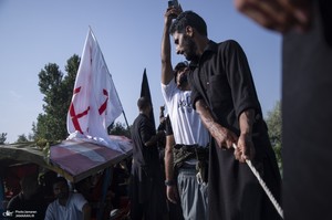 عزاداری سنتی کشمیری‌ها روی قایق