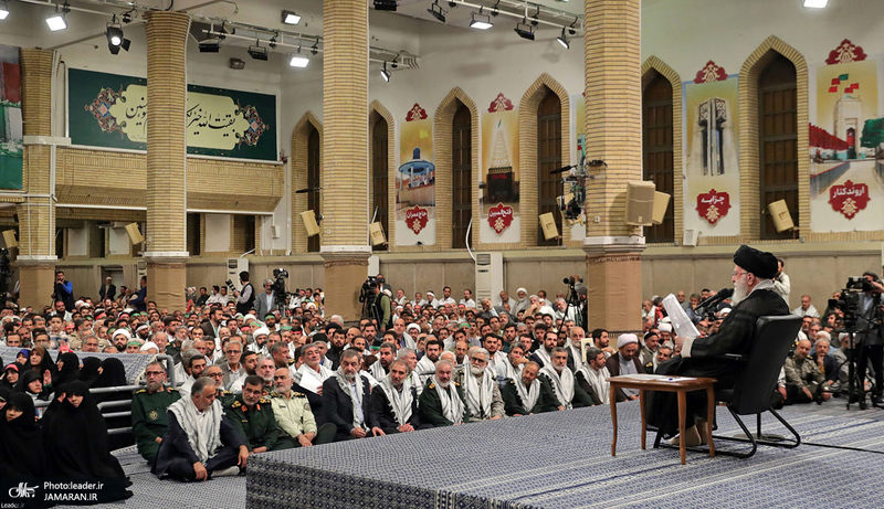 دیدار پیشکسوتان و فعالان دفاع مقدس و مقاومت با رهبر انقلاب