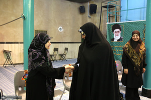 دیدار جمعی از خواهران نخبه عراقی با دکتر فاطمه طباطبایی در جماران