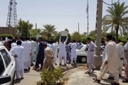 تجمع اعتراض آمیز مردم ایرانشهر در مقابل فرمانداری