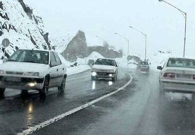 تردد در محورهای استان کرمانشاه فقط با زنجیر چرخ  ترافیک‌روان در جاده‌های استان