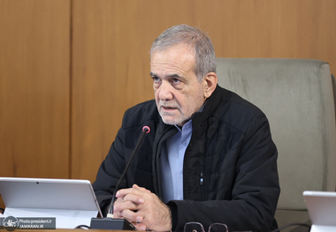 پزشکیان: حزب‌الله همچنان زنده است و قوی‌تر و مستحکم‌تر مسیر پرافتخار خود را ادامه خواهد داد/  تا ظلم و تجاوزگری و زورگویی هست، بزرگ مردانی همچون شهید نصرالله خواهند بود که در مقابل آن ایستادگی کنند 