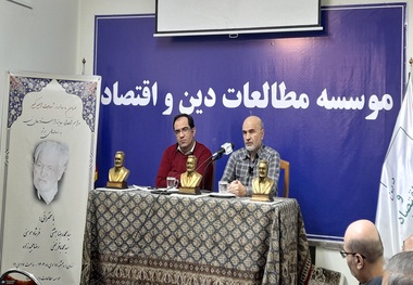 مراسم اهدای دومین دوره جایزه عالی‌نسب/ فرشاد مومنی: عالی‌نسب معتقد بود سیاستی که به تولیدکننده‌ها و فقرا لطمه بزند، ضد امنیت ملی است