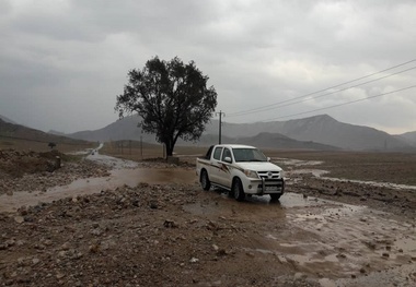 سیلاب جاده روستایی پیان - تاکوتر ایذه را برای ساعاتی بست