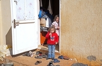 دیدار و گفت‌وگوی هیأت نمایندگان رهبر انقلاب با جمعی از جنگ‌زدگان سوری مستقر در لبنان (5)