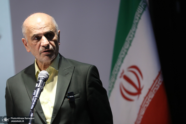 انتقاد شدید یک اقتصاددان به اظهارات رئیس جمهور درباره حذف یارانه ها/ فرشاد مومنی: خدا رحم کرد که قول دادید شوک درمانی نمی کنید، اگر قول نداده بودید چه می کردید!؟ / تصمیم سخت پرهیز از استثمار نیروی کار  است، نه شوک به قیمتها