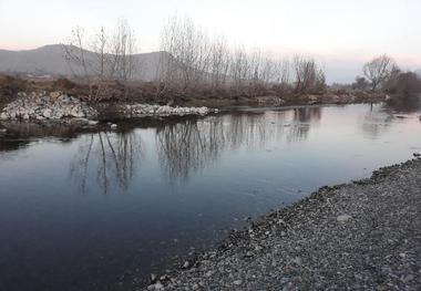 بارندگی  سبب جاری شدن سیلاب در بخشی از بستر خشک زاینده رود شد