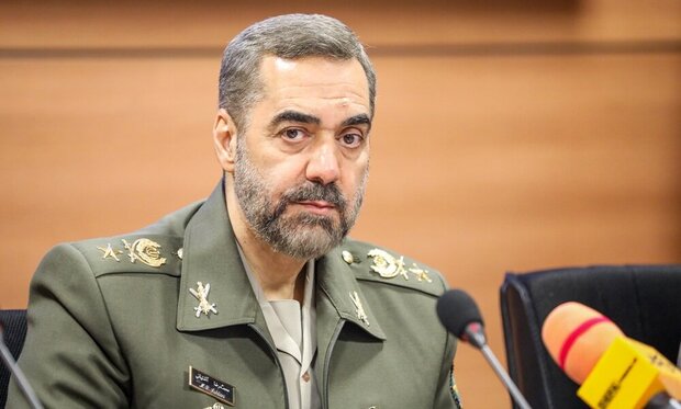 وزیر دفاع: برخی ناامنی‌های مرزی مردم را نگران نکند/ این اتفاقات در همه کشورها رخ می‌دهد