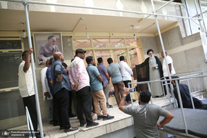 بازدید جمعی از وکلا و مسئولین دادگستری کشور سریلانکا از بیت امام خمینی (س) در جماران