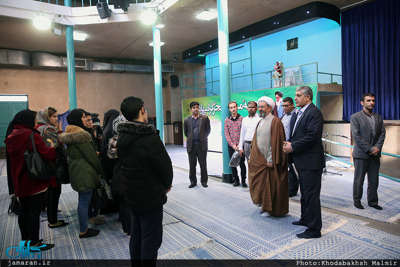 بازدید جمعی از دانشجویان زبان فارسی کشورهای خارجی از بیت امام در جماران 