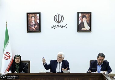 عارف: امسال باید با یک عزم ملی مسئله نقاط حادثه‌خیز جاده‌ای کشور را حل کنیم/ در دیداری که با مقام معظم رهبری داشتیم ایشان درباره «پیگیری» تاکید کردند؛ ما تصمیمات بسیاری گرفته‌ایم،‌ اکنون زمان «پیگیری» و «اجرا شدن» است