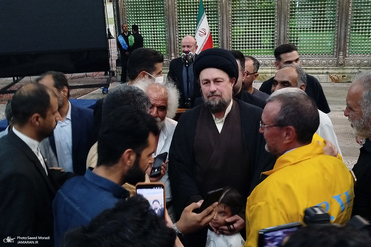 آیت‌الله سید حسن خمینی: گاهی ماندن و پس از شهادت‌ها مسئولیت را به دوش کشیدن، به مراتب سخت‌تر است/ ان شاء الله خداوند ما را گرفتار توجیهات دنیاپسندانه نکند