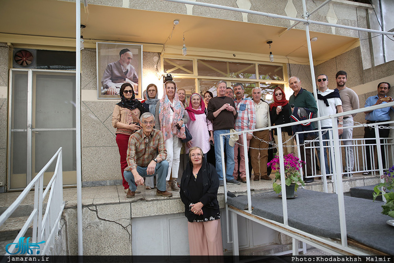 بازدید گردشگران خارجی از کشور پرتغال از بیت امام خمینی (س) از جماران