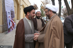بازدید آیت الله دری نجف آبادی از نمایشگاه عکس امام دل‌ها‎