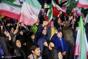 پنجاهمین شب اجتماع پر شور مردم در میدان نماز
