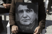 اعتراض خانه شجریان به انتشار عکس ضرغامی بر سر مزار 
